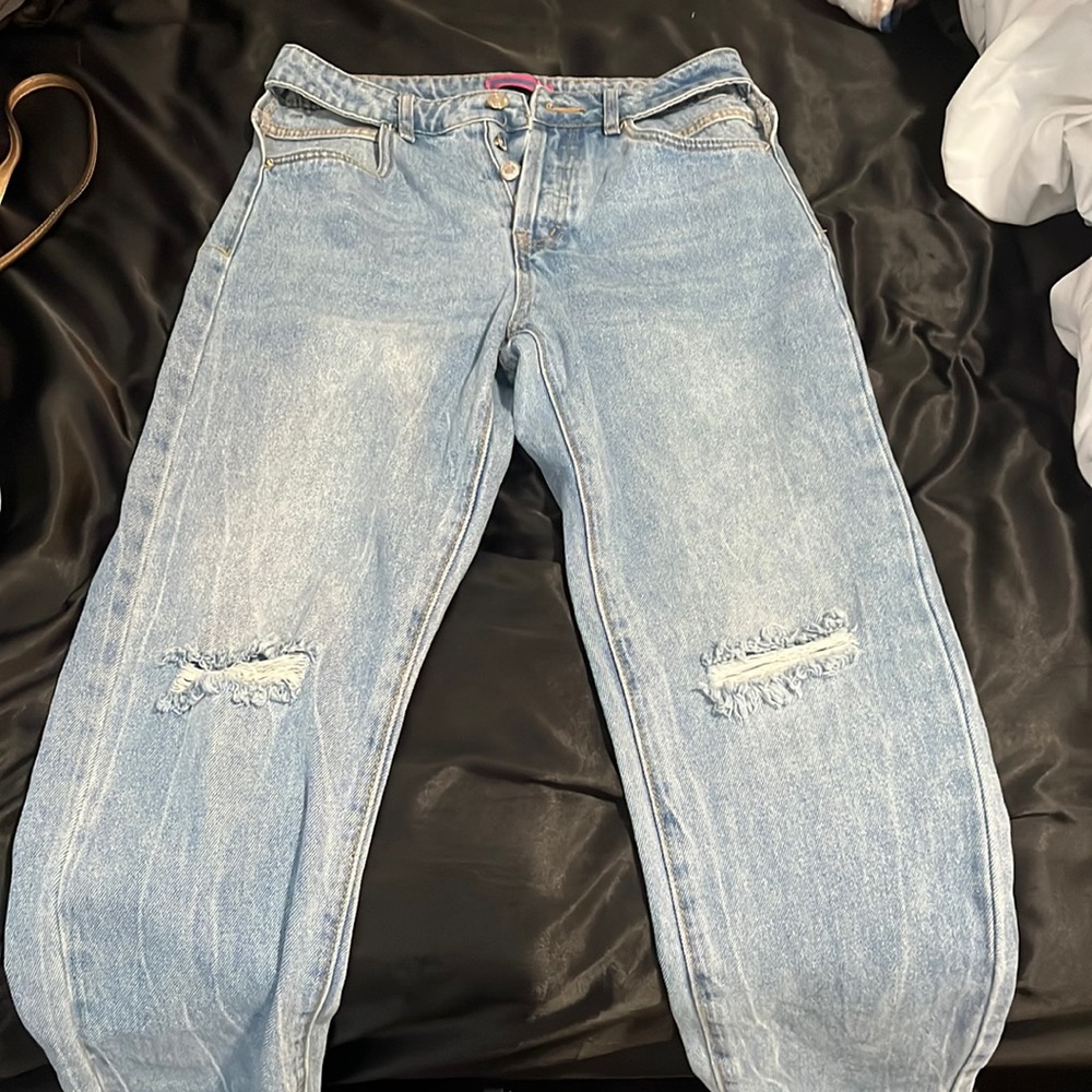 Edikted cut out pocket jeans